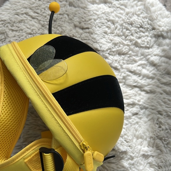 Kids Bee Shape Backpack - Picture 2 of 12